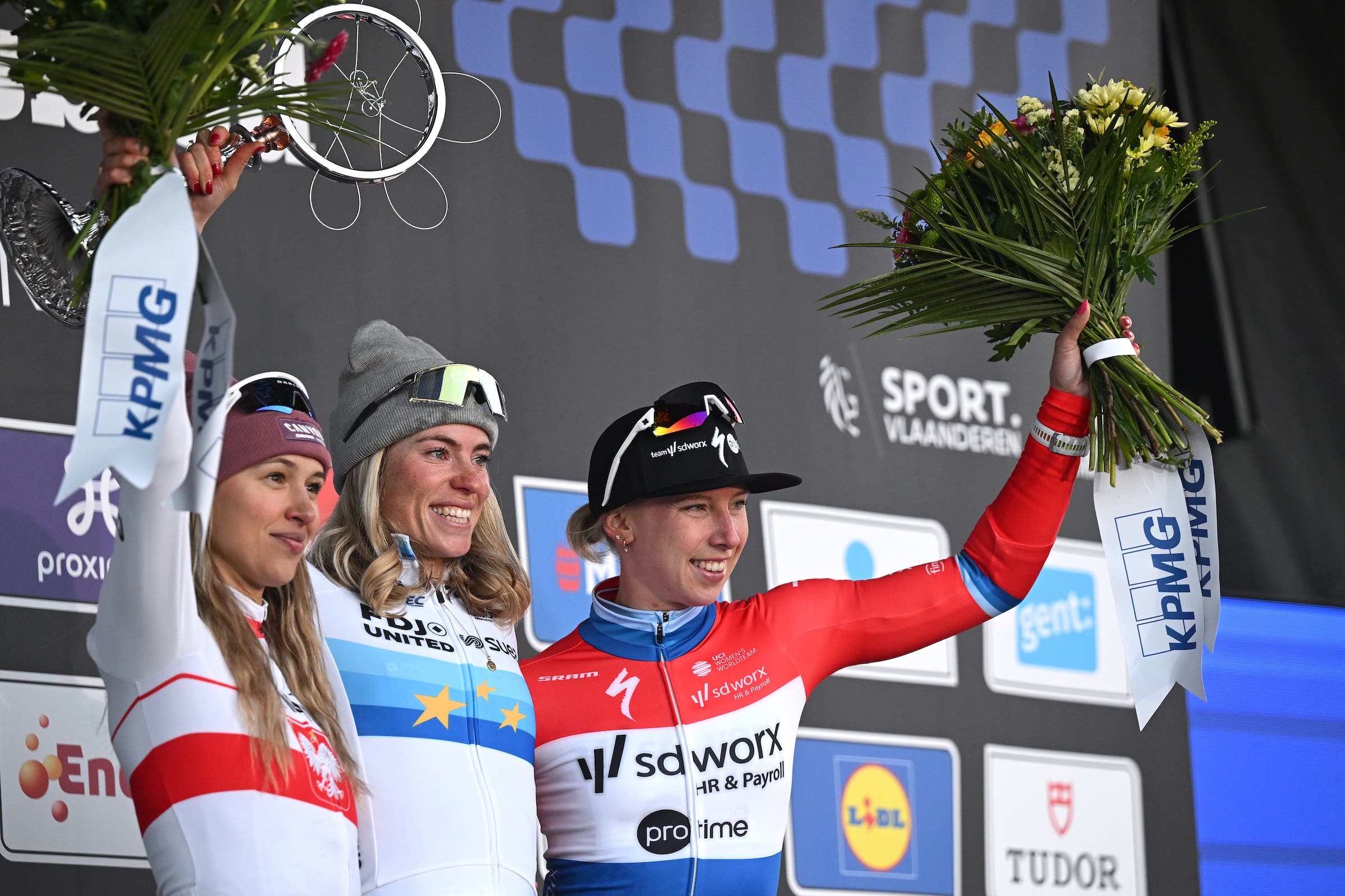 Kasia Niewiadoma (Canyon-SRAM), Demi Vollering (FDJ United - Suez) and Lorena Wiebes (Team SD Worx - Protime) on the podium of Omloop Het Nieuwsblad (Photo: Luc Claessen/Getty Images)