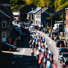 The peloton in Liège-Bastogne-Liège 2025 (Photo: Gruber Images)