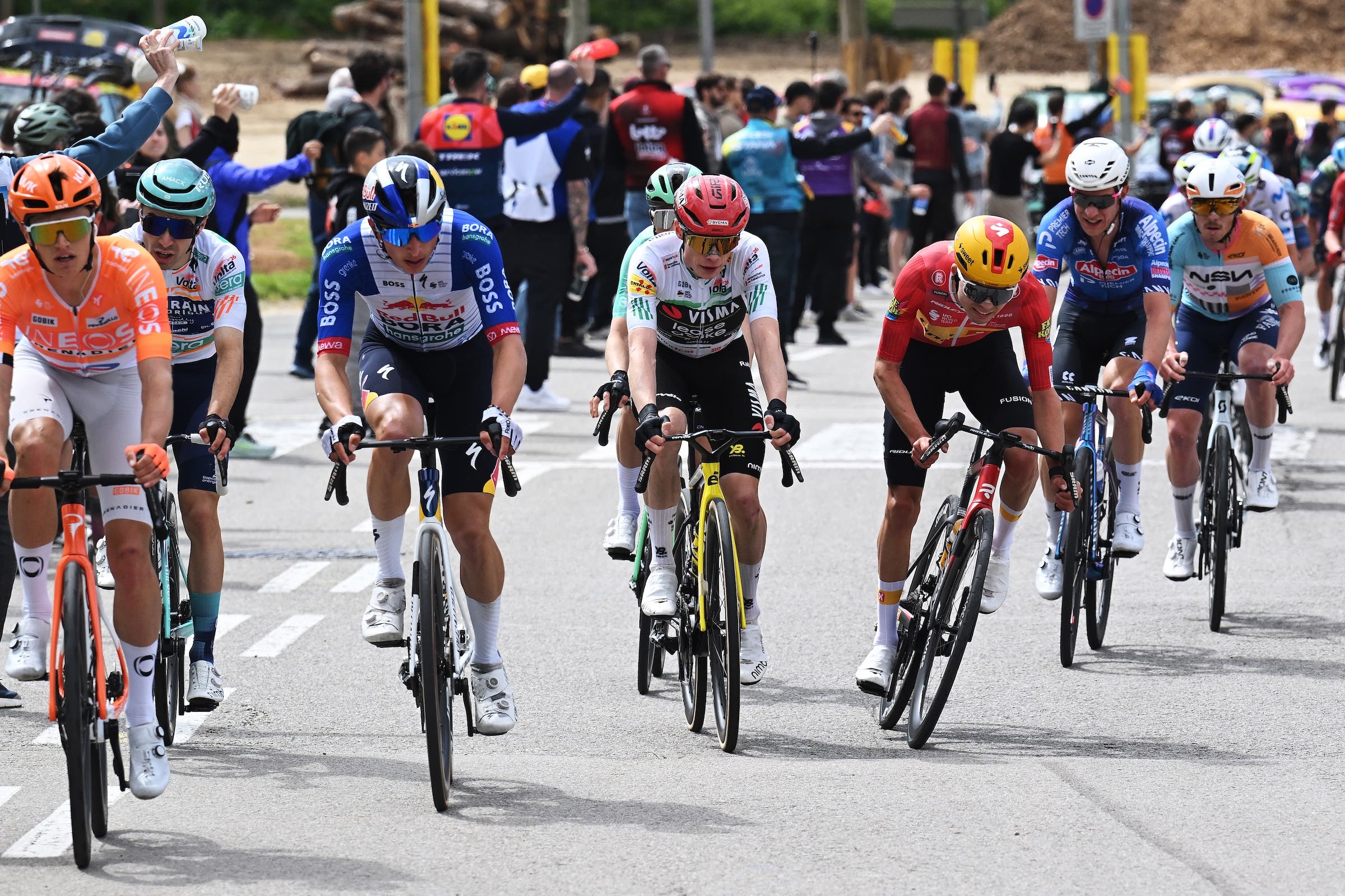 Florian Lipowitz (Red Bull - Bora - Hansgrohe), Jonas Vingegaard (Visma - Lease a Bike) and Tobias Svarre (Team Uno-X Mobility) on the final stage of the Volta a Catalunya (Photo: Szymon Gruchalski/Getty Images)