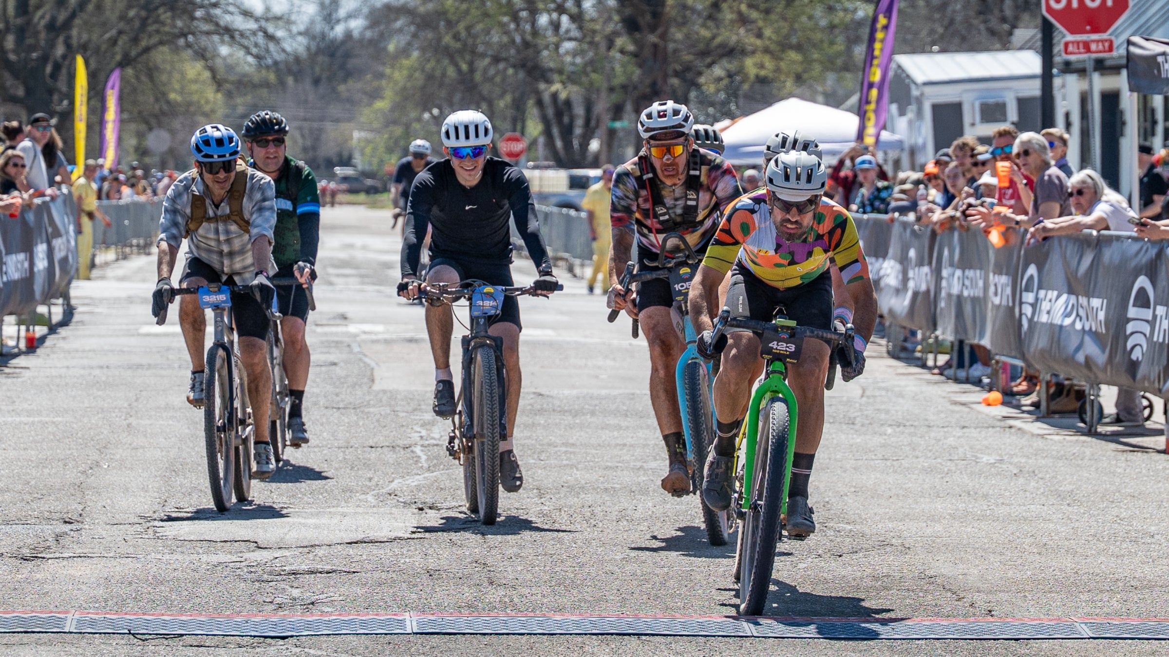 Forget the Pros, Two Tandem Bikes Had the Best Sprint Finish at Mid South Gravel