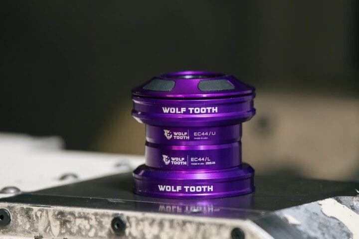 New Wolf Tooth semi-integrated headset.
