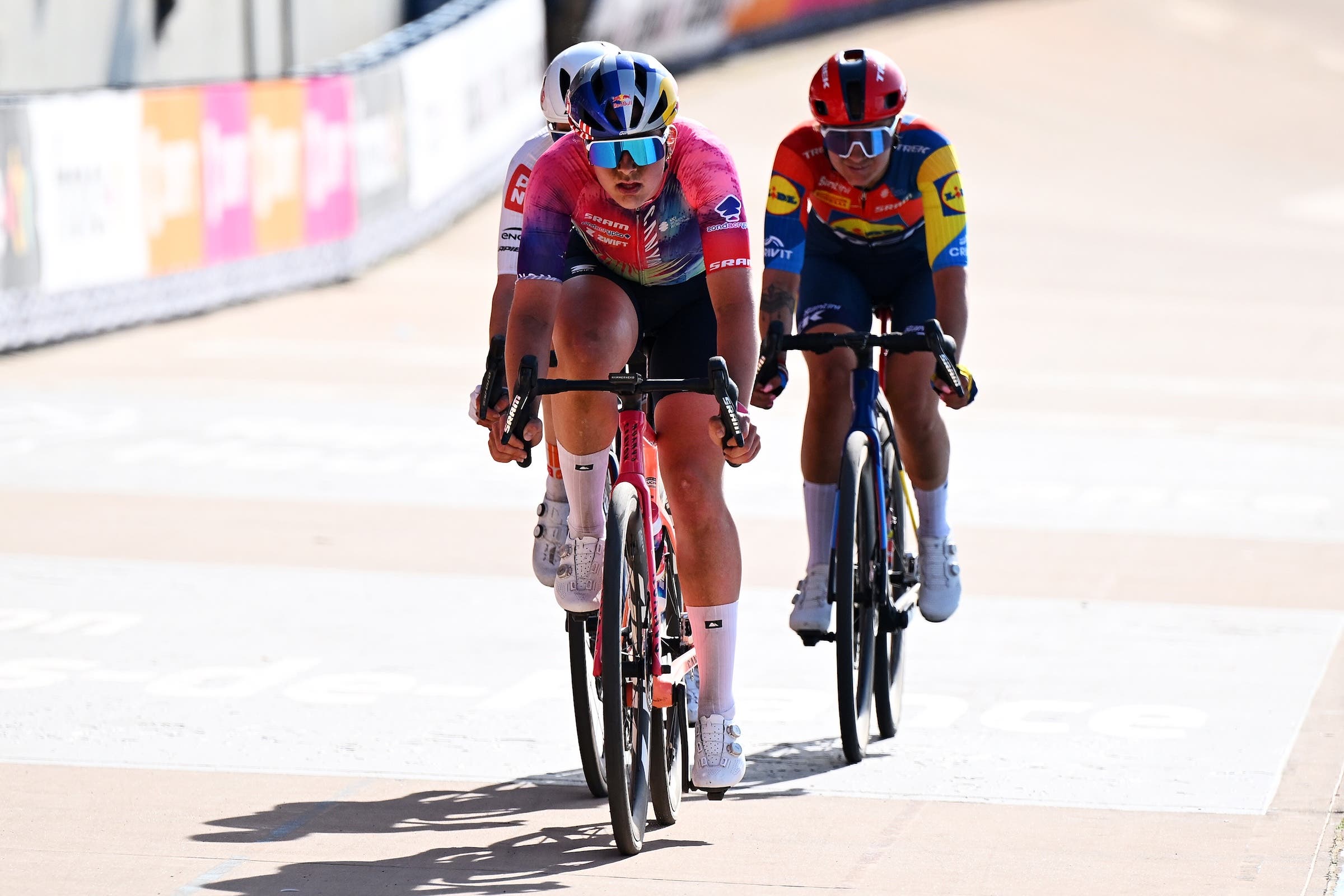 Zoe Backstedt in the Roubaix velodrome in 2025. She is a tipped rider this year. (Photo: Luc Claessen/Getty Images)