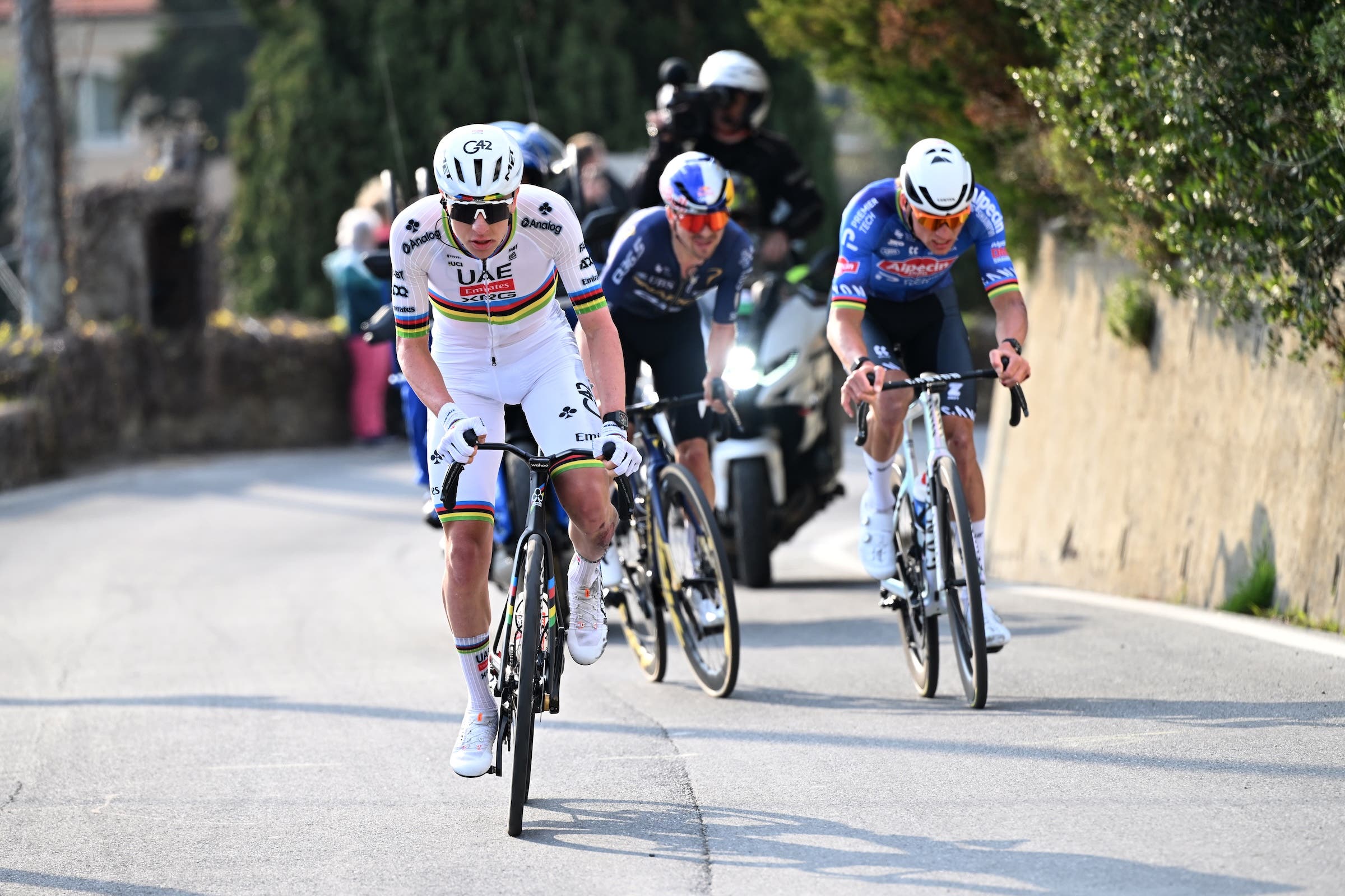 Tadej Pogačar dropped Mathieu van der Poel at Milan-San Remo, and then outsprinted Pidcock in a sprint (Photo: Dario Belingheri/Getty Images)