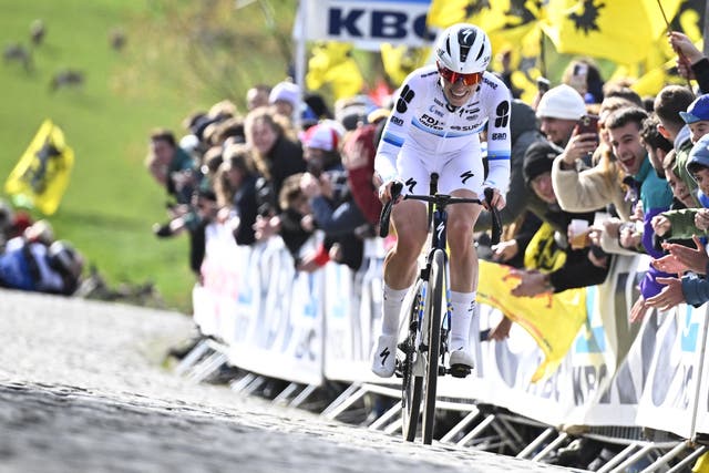 Vollering Vanquishes All in Women’s Tour of Flanders
