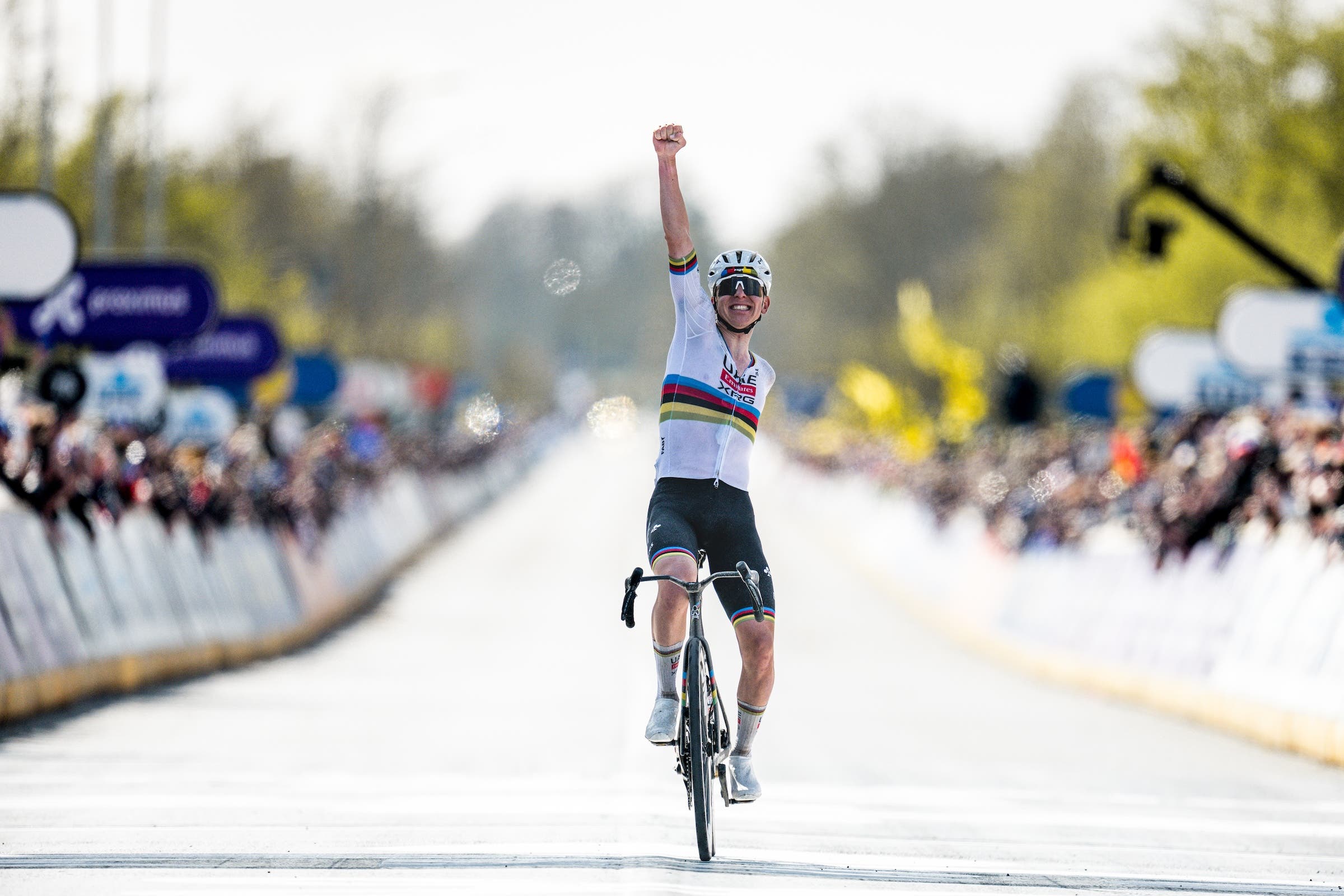 Tadej Pogacar takes his third victory in the Tour of Flanders (Photo: Billy Ceusters/Getty Images)