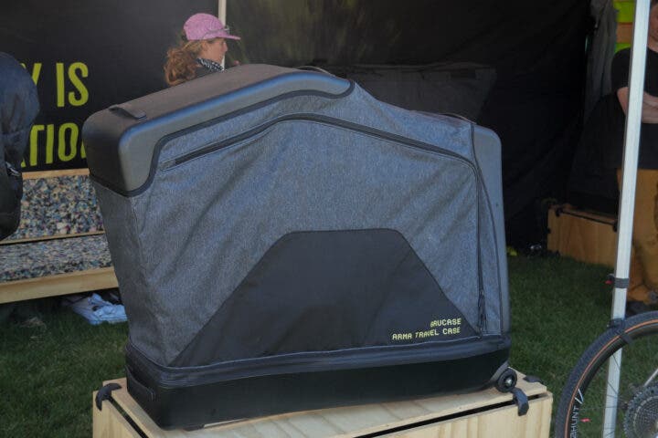 Orucase Arma full frontal