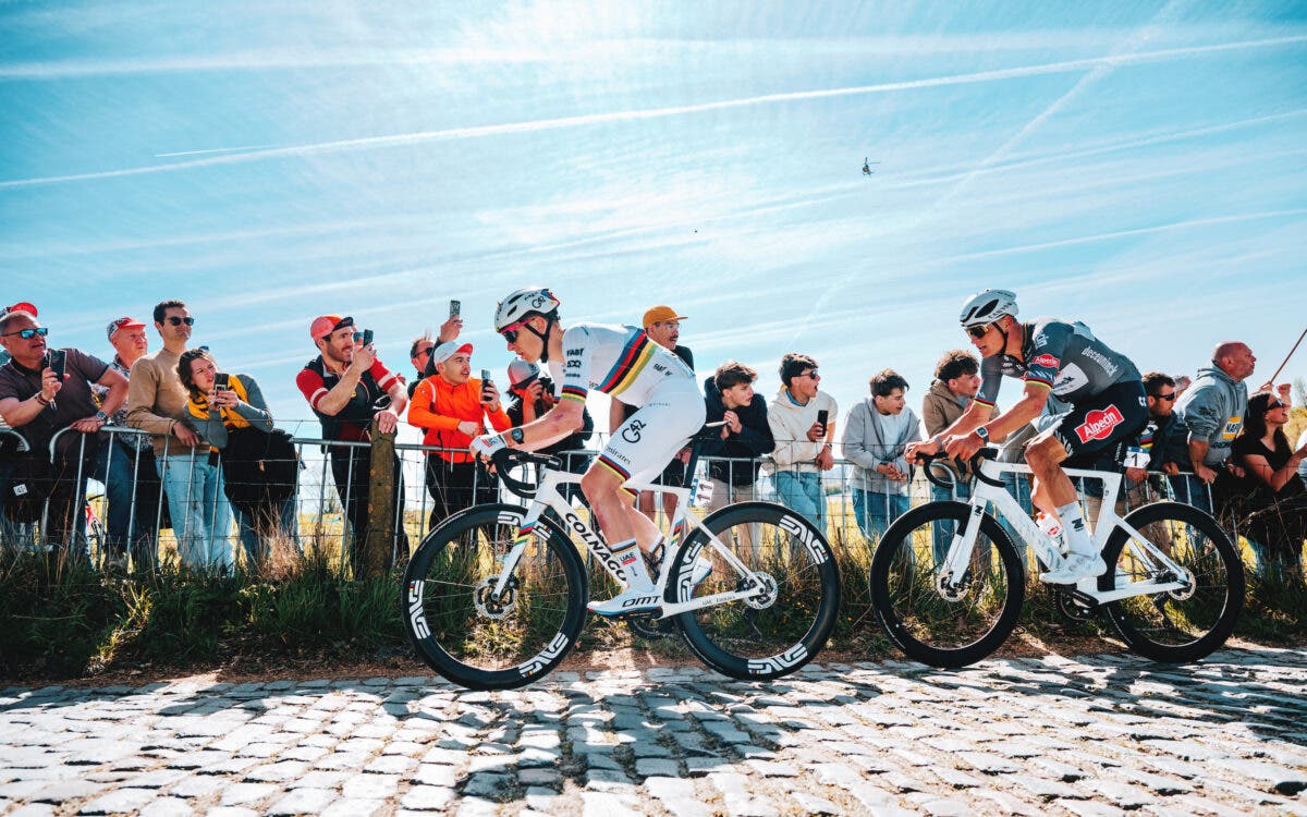 Pogačar se alejó de Van der Poel, Van Aert y Pedersen la primavera pasada para ganar Flandes por segunda vez.