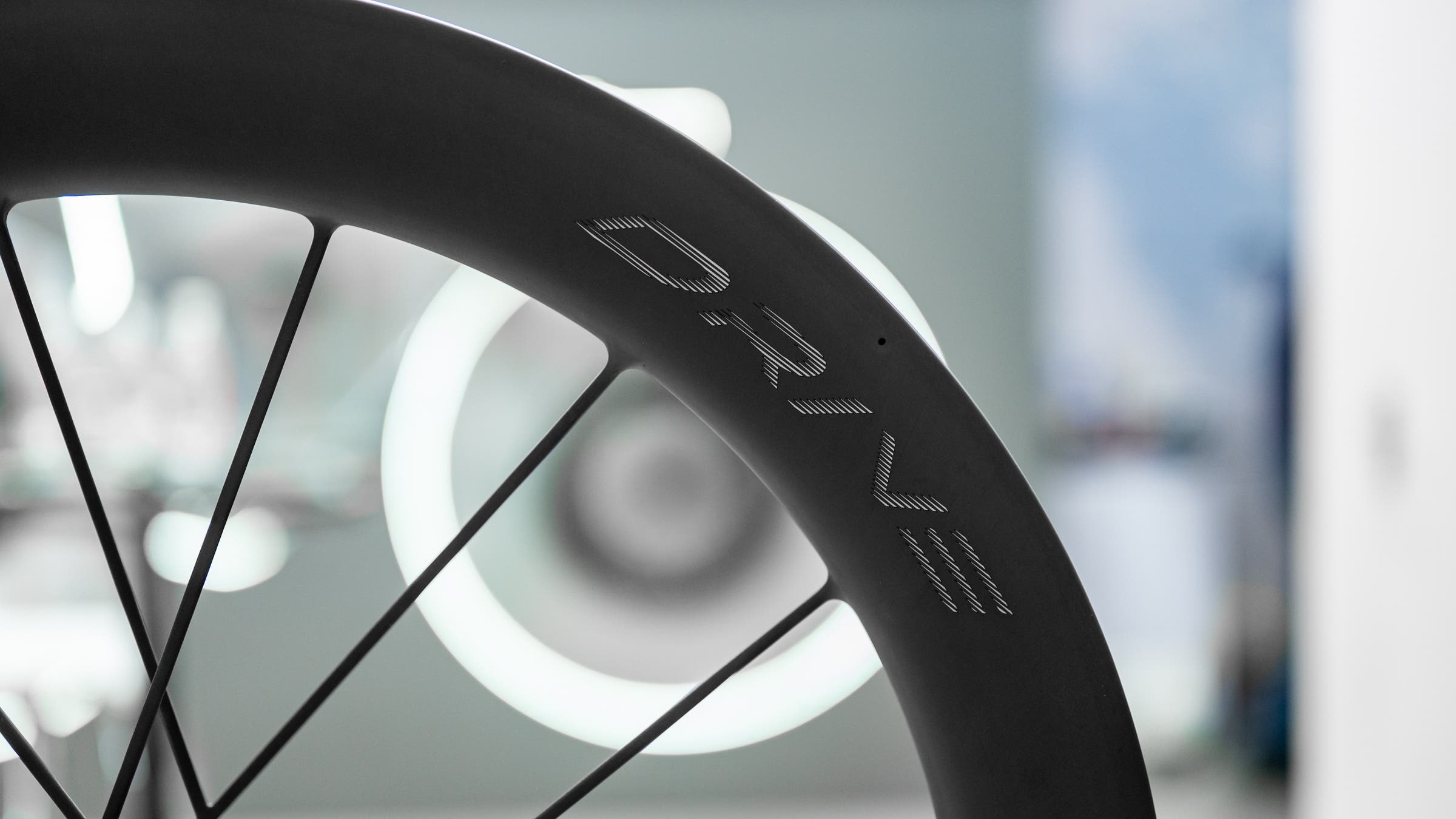 Elite Wheels Unveils $2,000 One-Piece Carbon Wheels