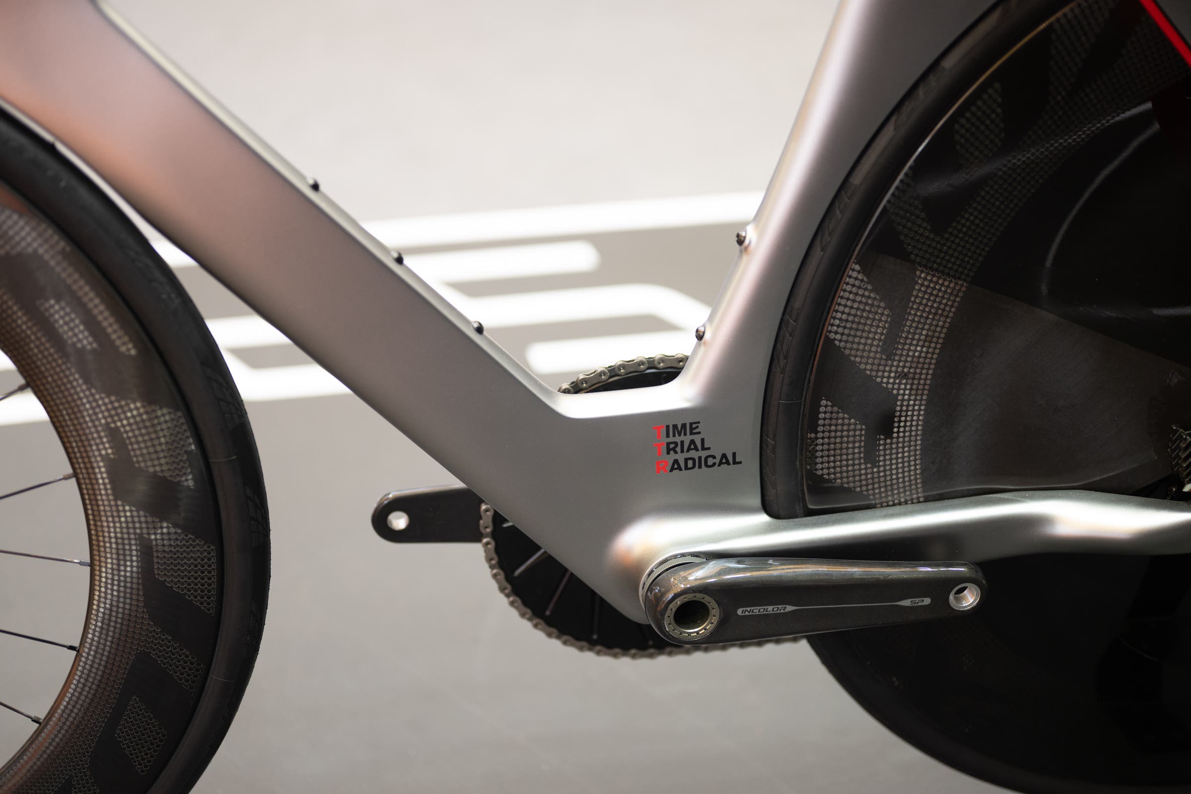 Incolor TTR time trial bike