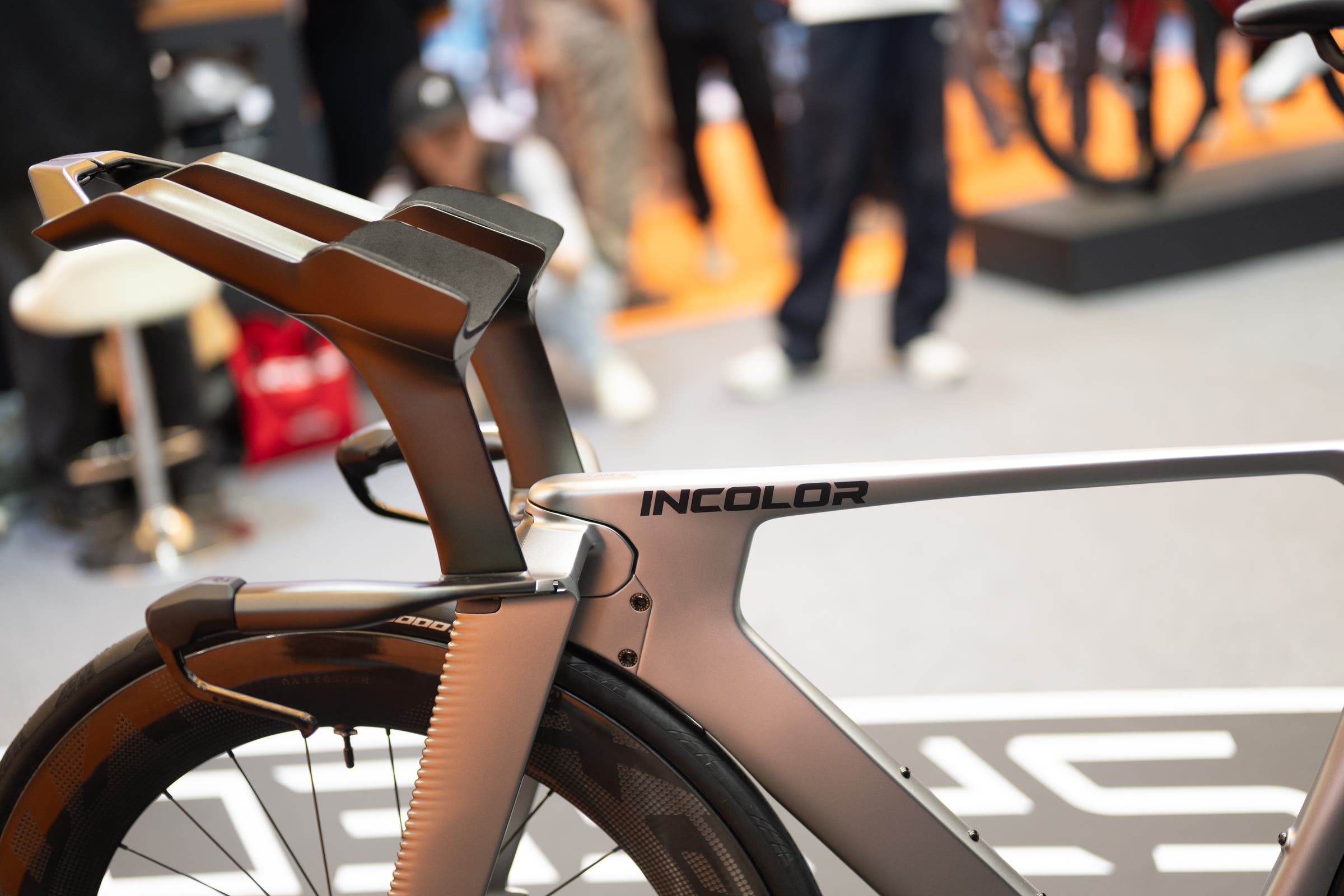 Incolor TTR time trial bike