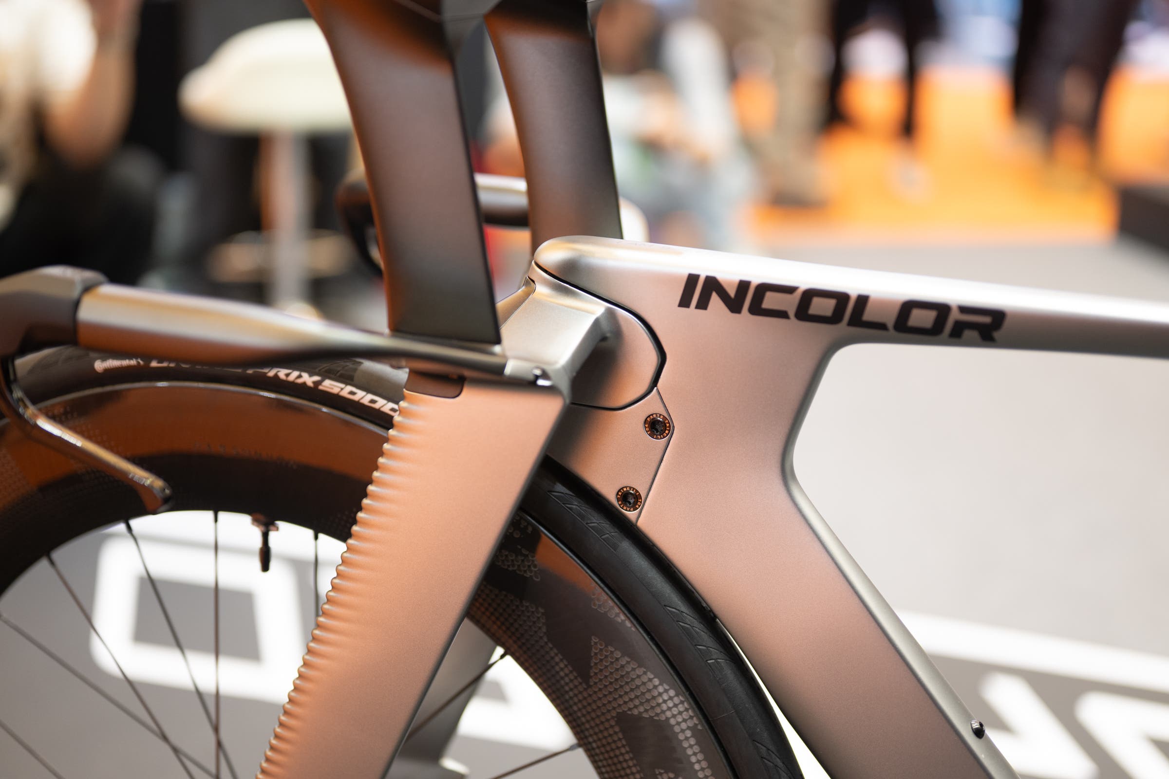 Incolor TTR time trial bike