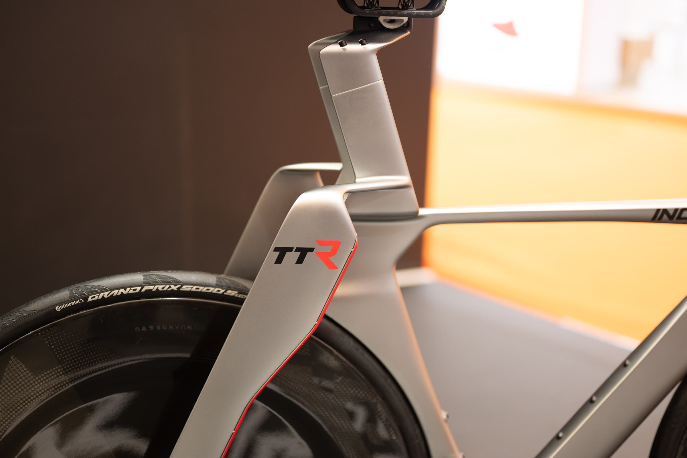 Incolor TTR time trial bike