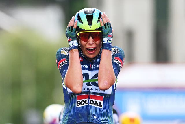 Bossuyt Bosses Wild Sprint as Kopecky Drops Chain in Vuelta Femenina Drama
