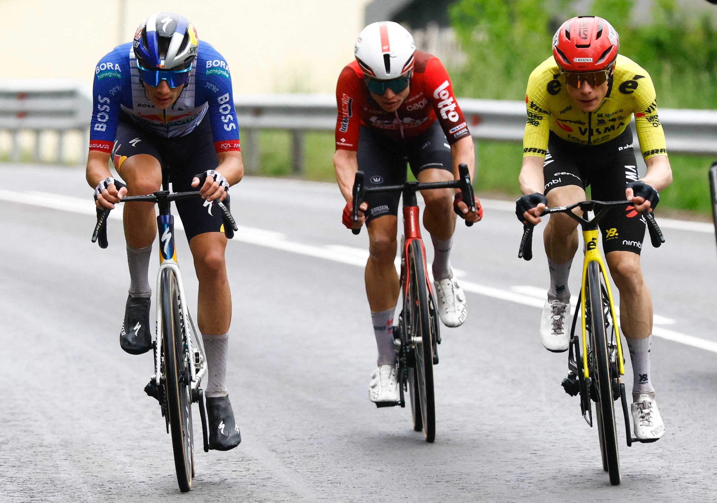 Lennert Van Eetvelt (centre) battled with GC contenders Giulio Pellizzari and Jonas Vingegaard on stage 2 of the Giro (Photo by Luca Bettini / AFP)