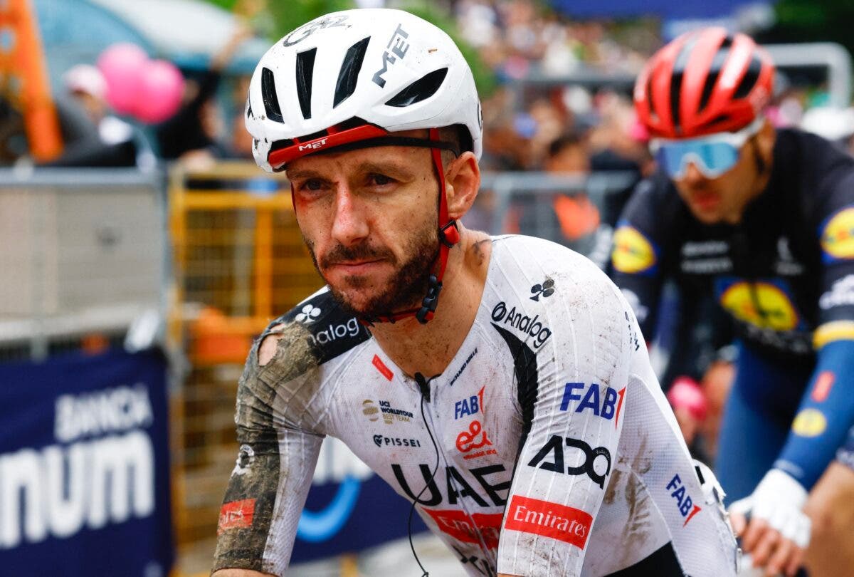 Adam Yates was scraped, muddied and sore finishing stage 2 of the Giro (Photo: Luca Bettini / AFP)