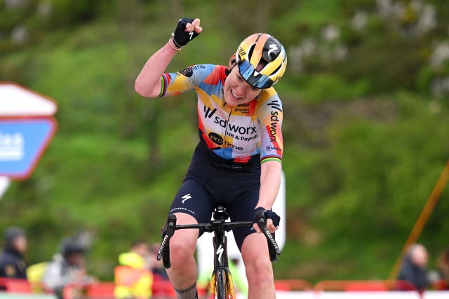 La Vuelta Femenina: Anna van der Breggen Schools Young Rivals on Brutal Summit Finish