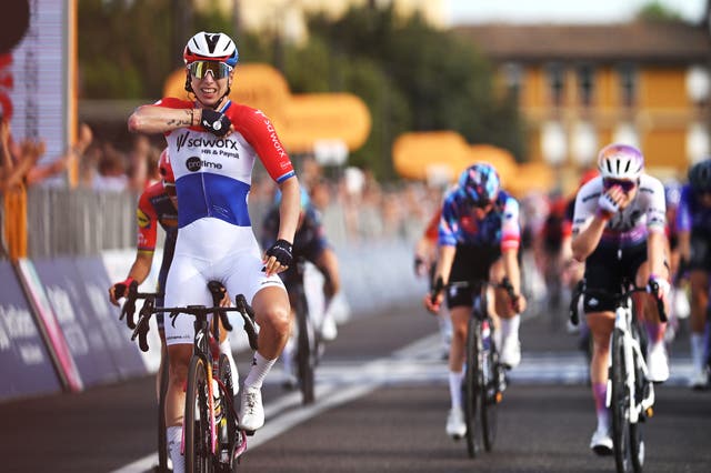 Giro d’Italia Women Stage 1: Wiebes Weaves Her Usual Magic in Huge Sprint