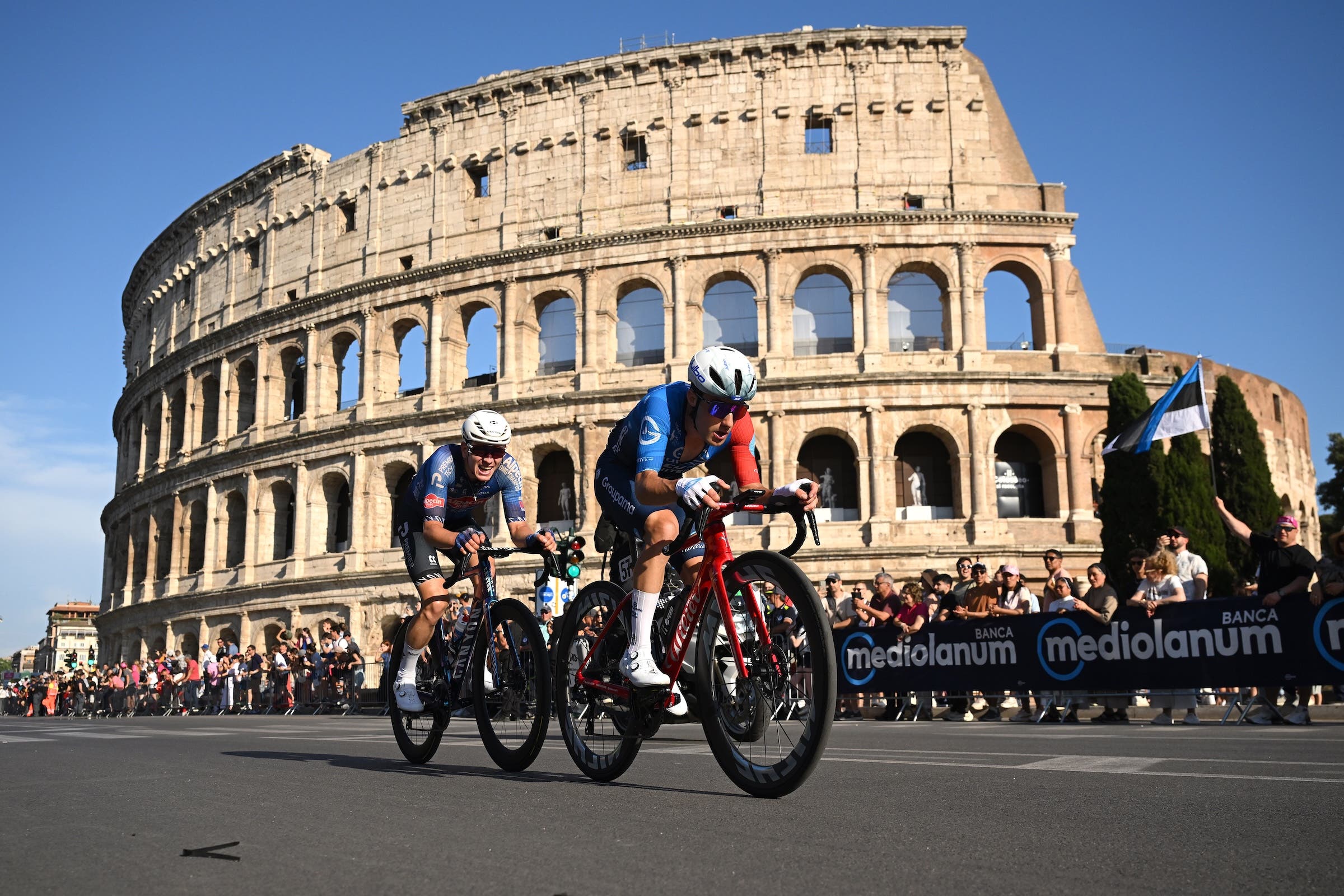 Remy Rochas (Team Groupama - FDJ United) and Tobias Bayer (Team Alpecin-Premier Tech) push clear in front of one of Rome's best landmarks (Photo: Dario Belingheri/Getty Images)