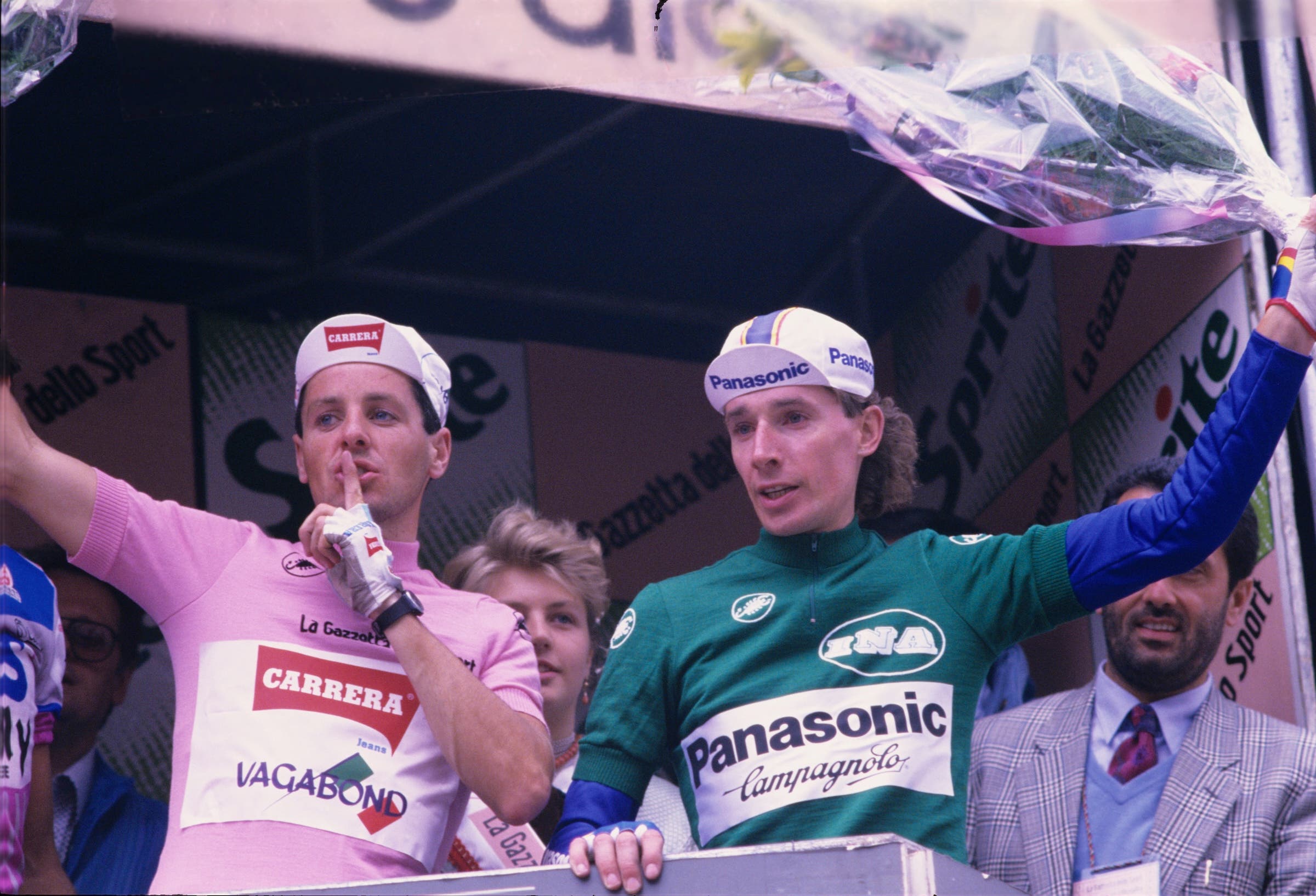 Stephen Roche (left) faced boos and violence after taking the lead from Italian teammate Roberto Visentini (Photo: Graham Watson/Getty Images)