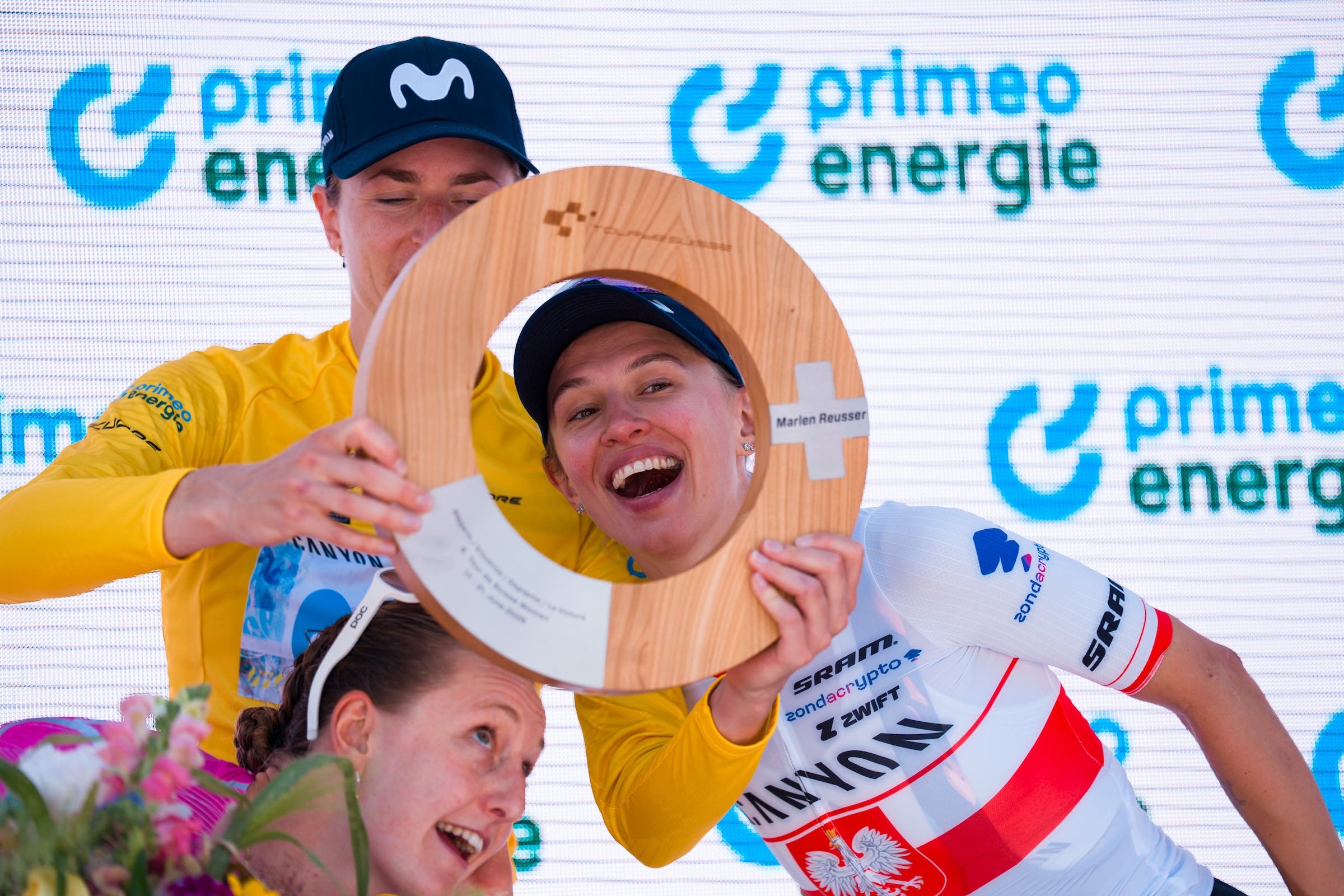 Fun on the podium for Kasia Niewiadoma (center), race winner Marlen Reusser and Cedrine Kerbaol (Photo: Pascal von Büren/Eurasia Sport Images/Getty Images)