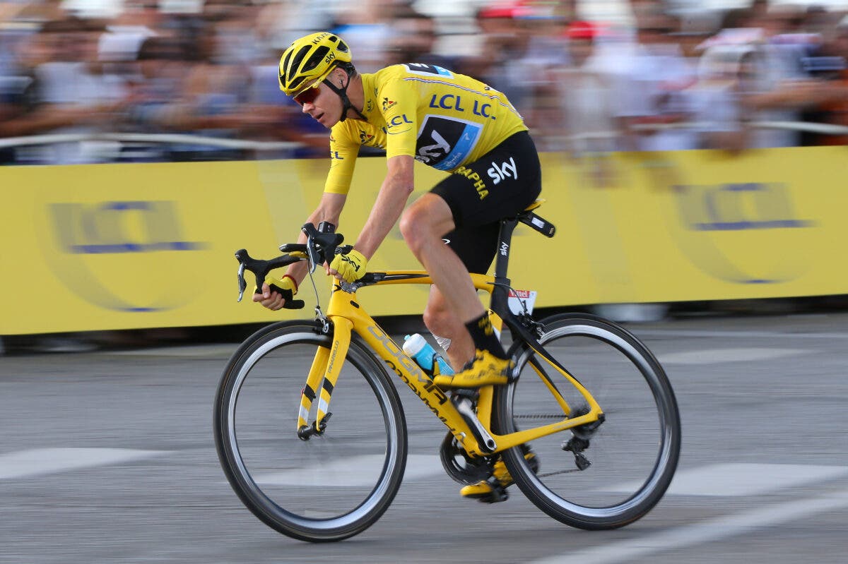Froome won the 2016 Tour de France on a Pinarello Dogma F8 with 52-38 osymetric chainrings, 175mm crank arms, and 25mm tires. 