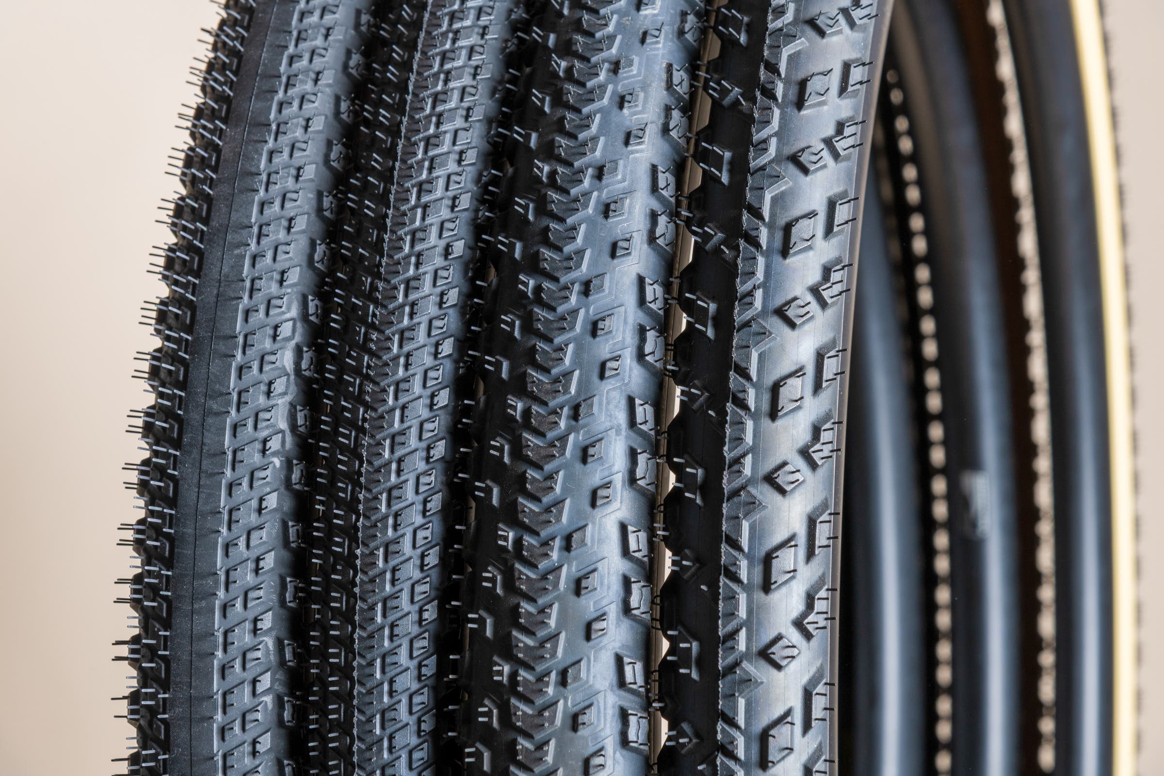 New Bike Tech_ Pirelli Cinturato details-2