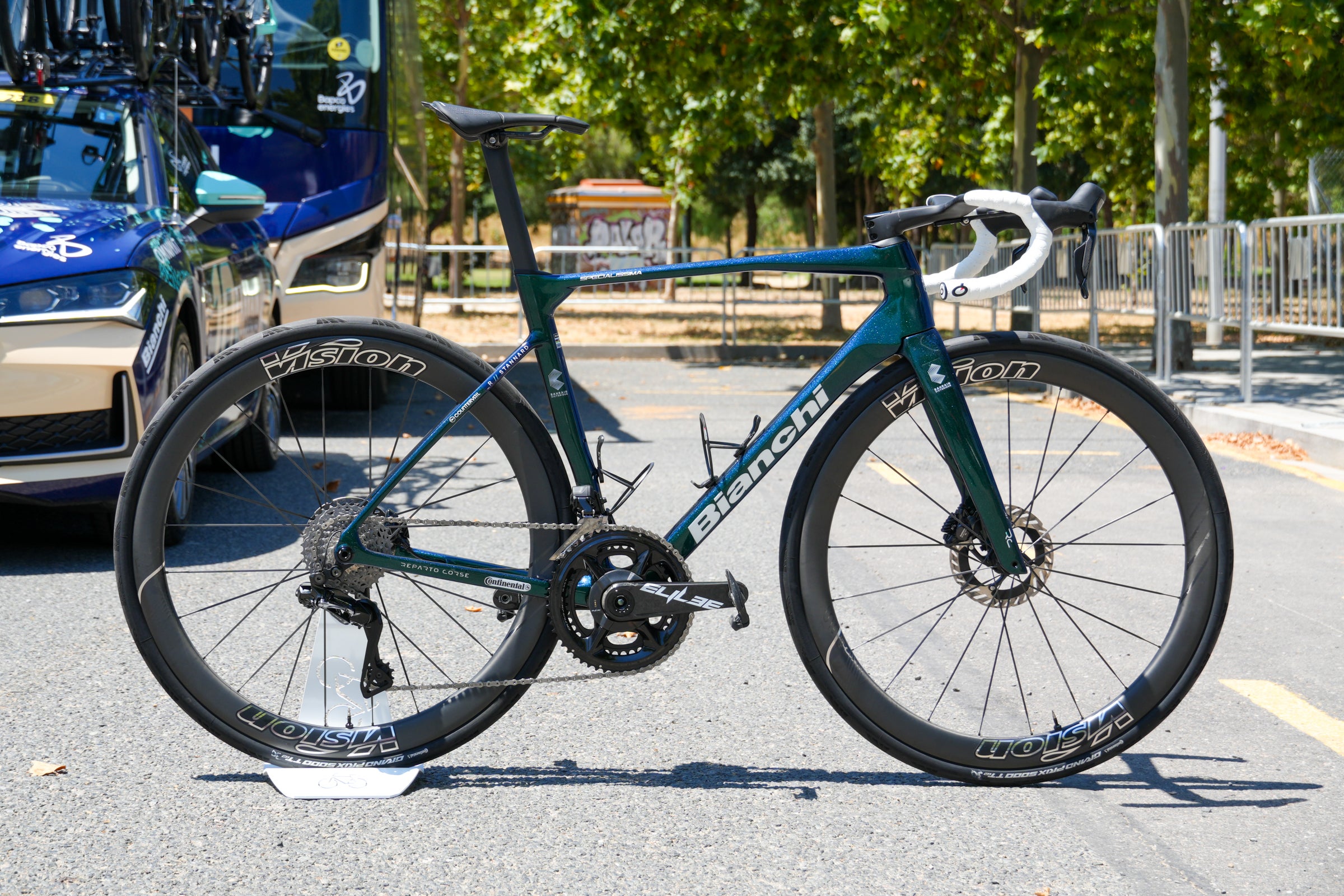 bianchi bicycle hong kong Milano Altus This new formula is 20% lighter than the previous generation and perfectly works in concert with the reshaped seatpost to reduce vibration The Tour de France Climbing