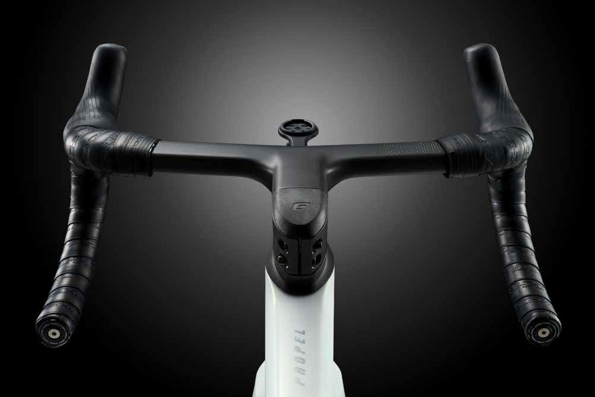 Cade Aero Integrated bar on Giant Propel