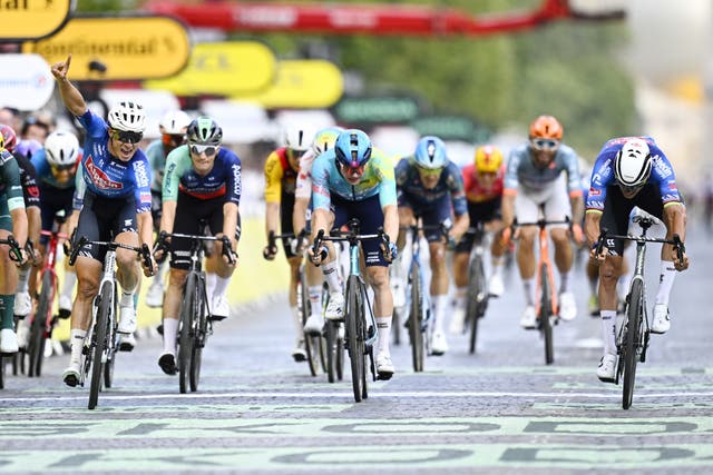 Tour de France Stage 21: Van Der Poel Takes Electrifying Win After Fireworks on Montmartre Climb