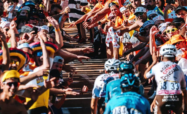 Tour de France Riders Fear Chaos as 500,000 Fans Swarm Alpe d'Huez