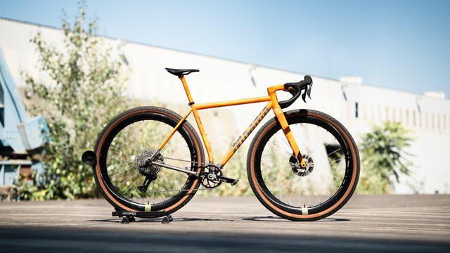 The New Mosaic 32 Gravel Bike Fixes 32-Inch Gravel Bikes' Biggest Problem