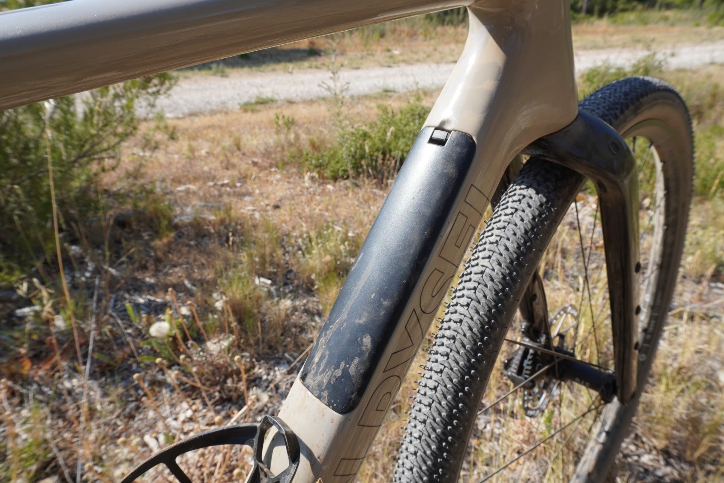 Van Rysel EDR-G Downtube storage closed
