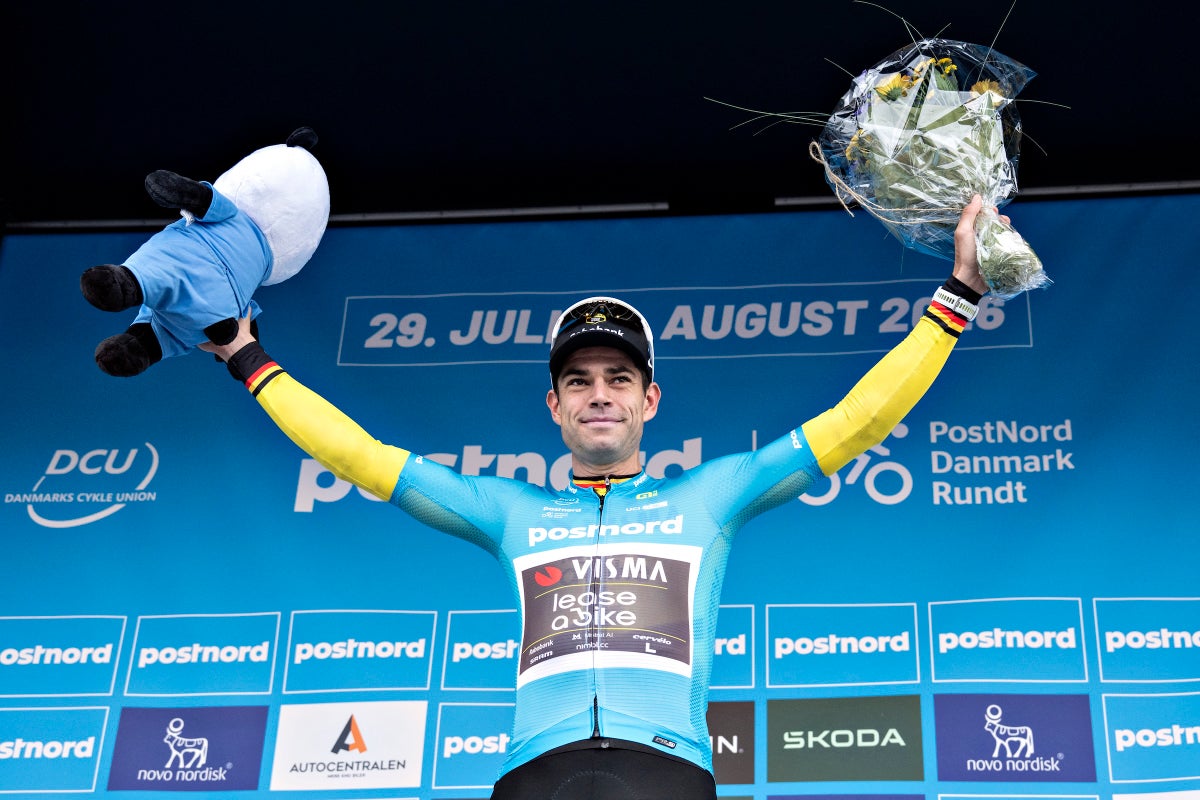 Caótica caída empaña final del Tour of Denmark mientras Van Aert sella su remontada y victoria en la general