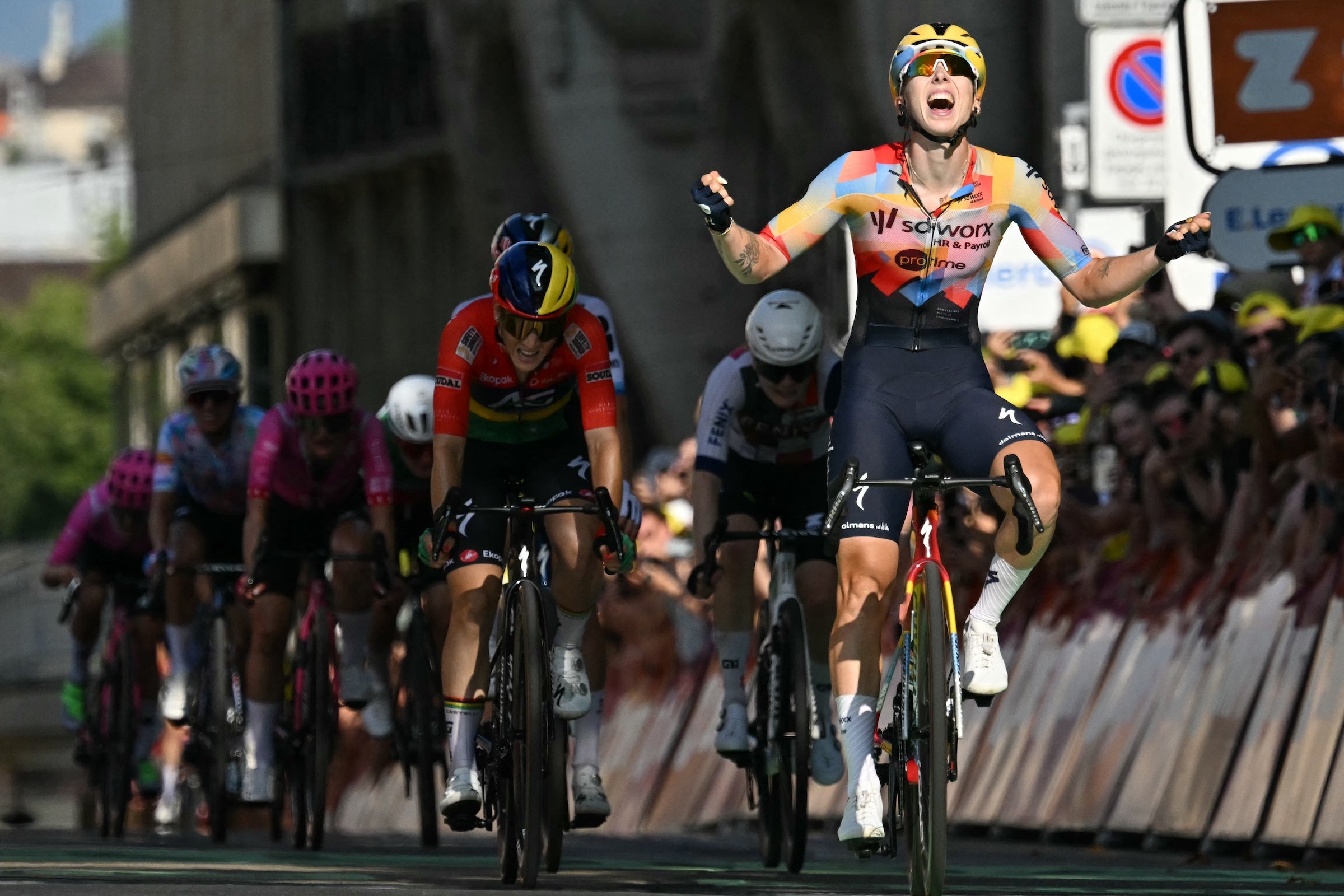 Tour de France Femmes Stage 1: Wiebes Wallops Rivals for First Yellow Jersey