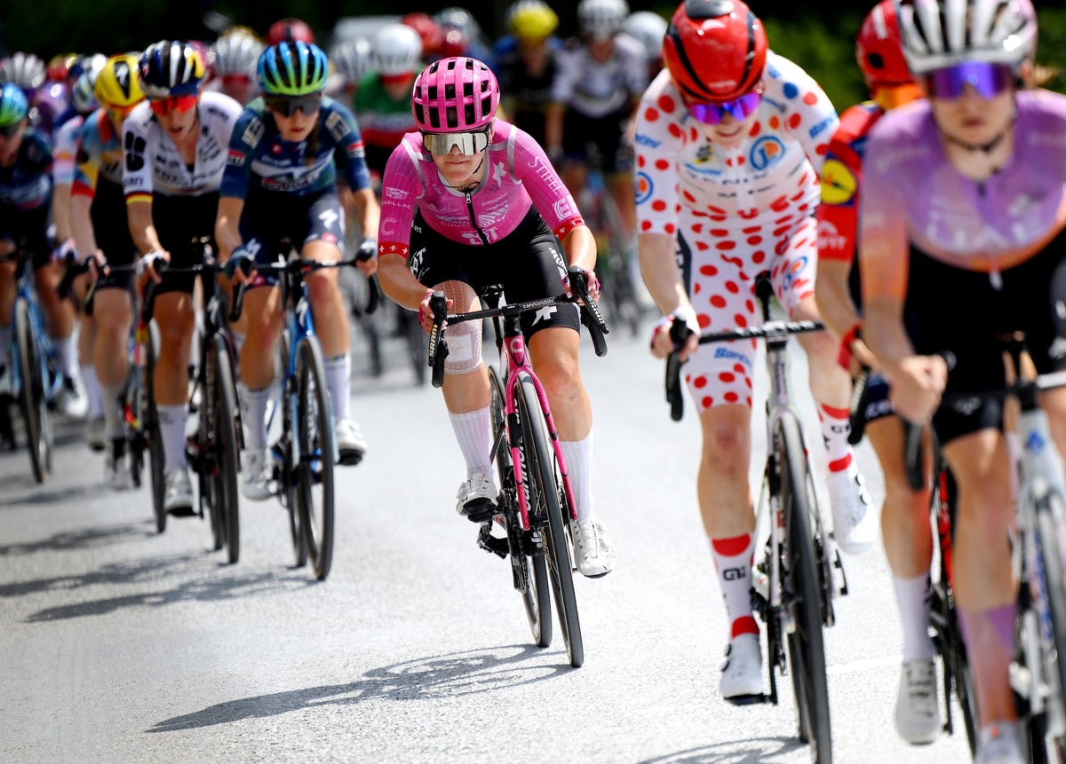 Tarjetas amarillas y multas tras motocicleta de asistencia neutral de Shimano que derribó a Noemi Rüegg en el Tour de France Femmes