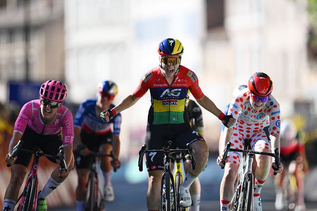 Tour de France Femmes Stage 6: Le Court Overpowers Breakaway Following Determined Pursuit