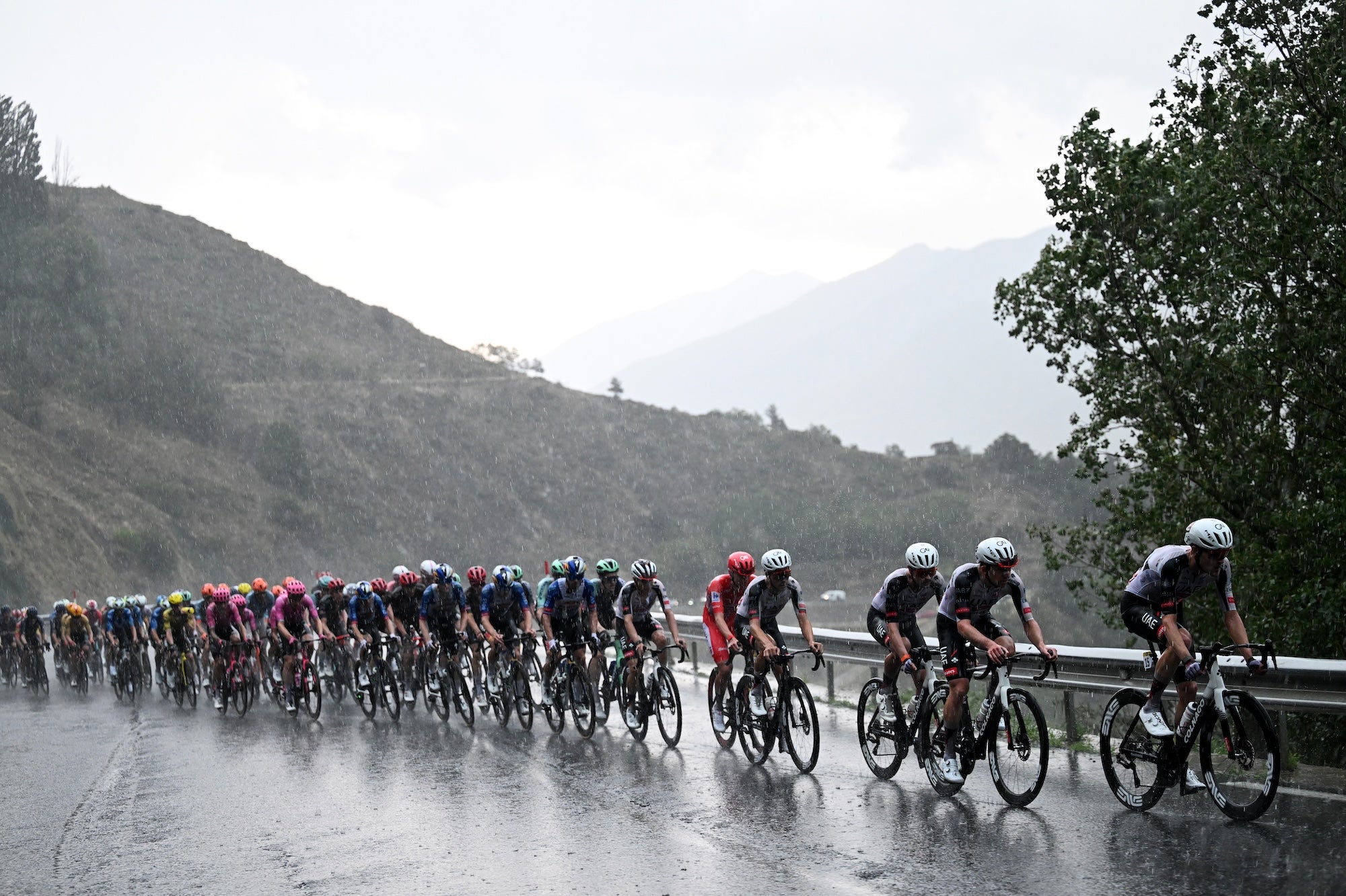 Hail Forces Cancellation of First Mountain Summit at Vuelta a España