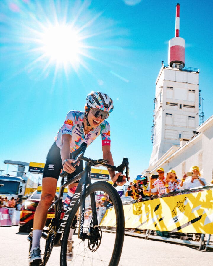 Kasia Niewiadoma celebrates her stage 7 win on mont ventoux in the Tour de France Femmes