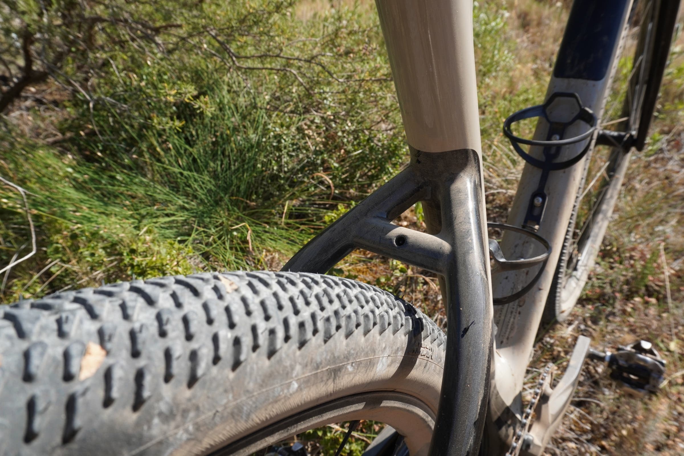 Van Rysel EDR-G curved seat stay tire clearance