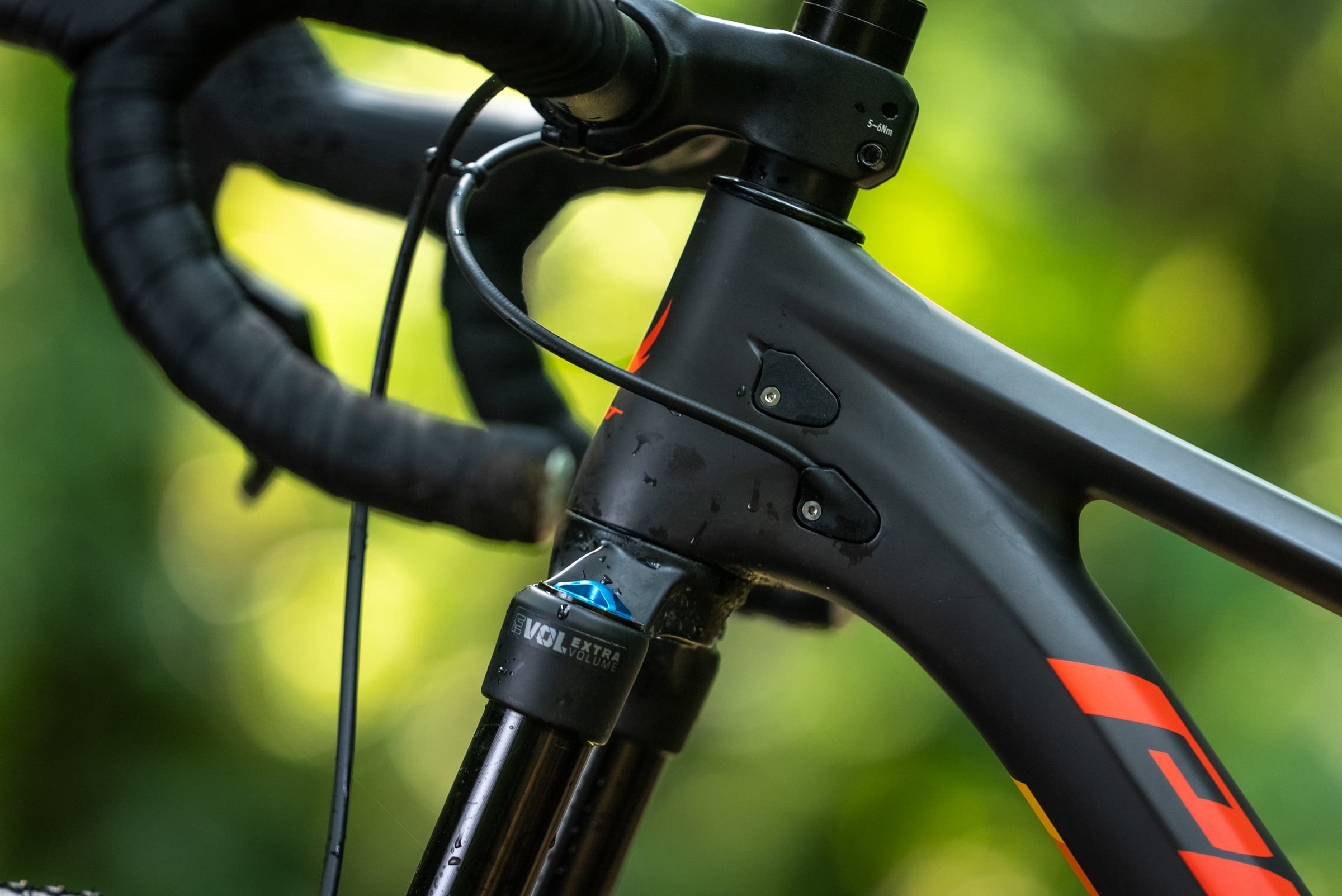 Pivot LES SL at Field Test