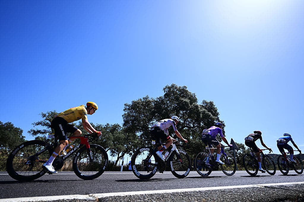 The day's early break was left to cook at the front of Vuelta a España stage 16/.