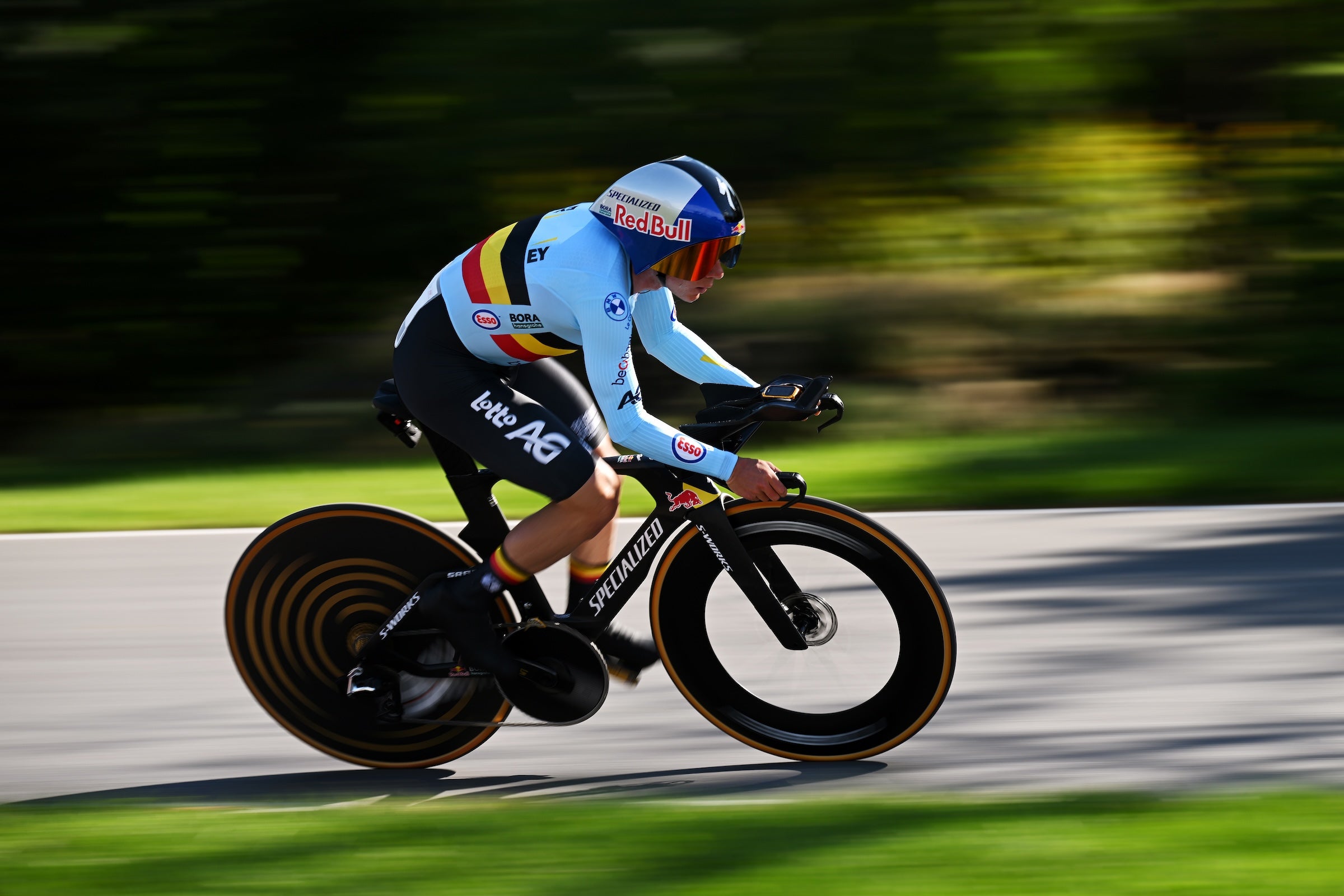 Remco Evenepoel races to a historic fourth straight win at the world championships (Photo: Dario Belingheri/Getty Images)