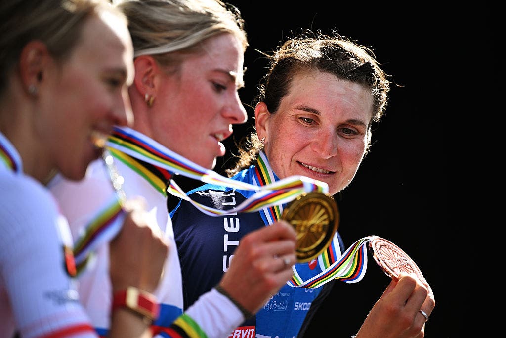 The women's podium was exactly as the Tour de France Femmes. 