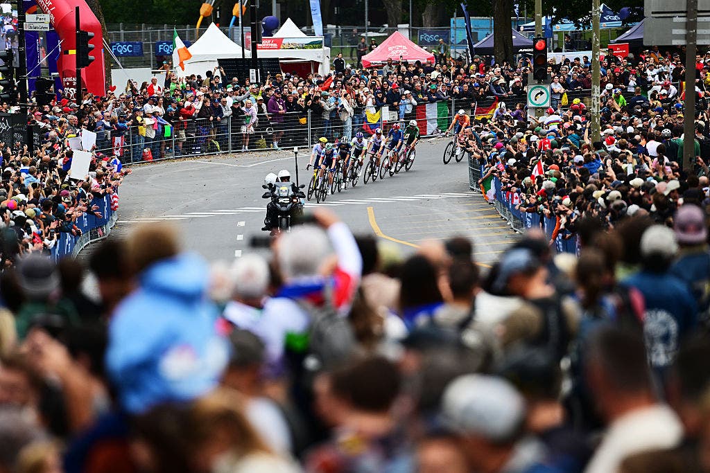 Huge crowds turned out to watch the elite race in Montréal.